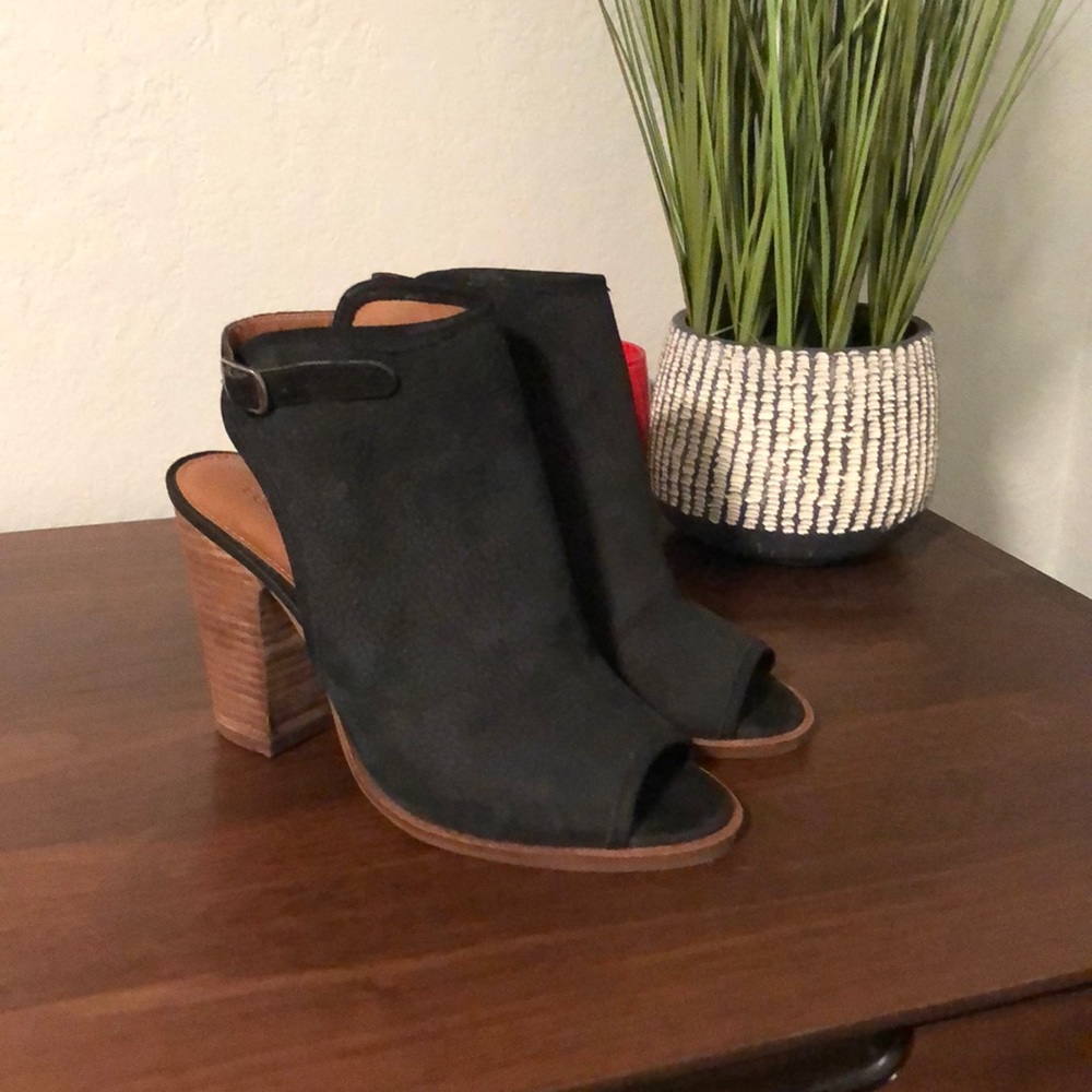 Lucky Brand Peep Toe Shootie! Black Size 8